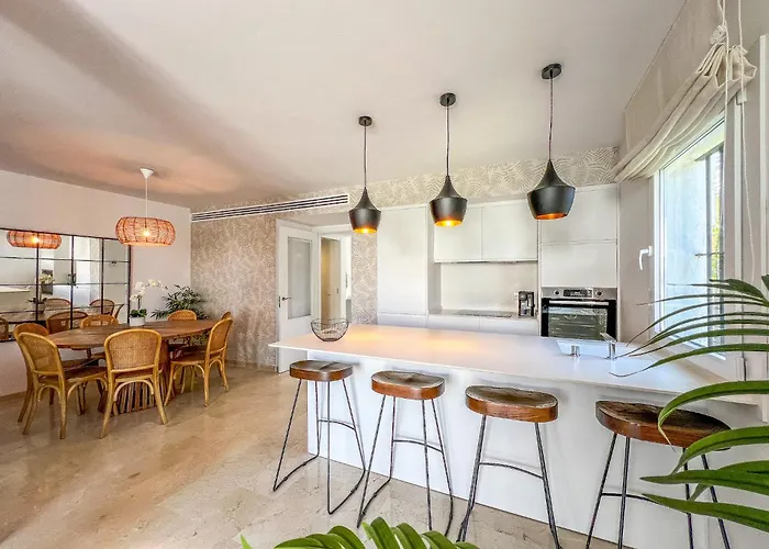 Hanami Casa Principe Felipe * Естепона